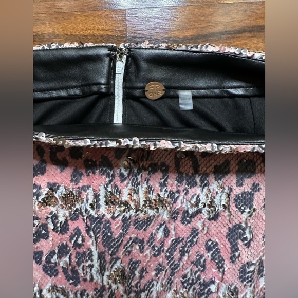 Free People Sequin Skinny Mini Skirt Pink Cheetah Animal Print size 2 NWT - Picture 10 of 10